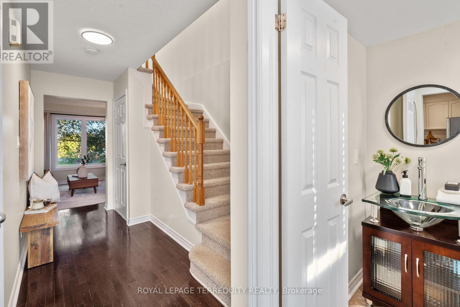 43 Champine Square, Clarington, Ontario  L1C 4W1 - Photo 5 - E12437926