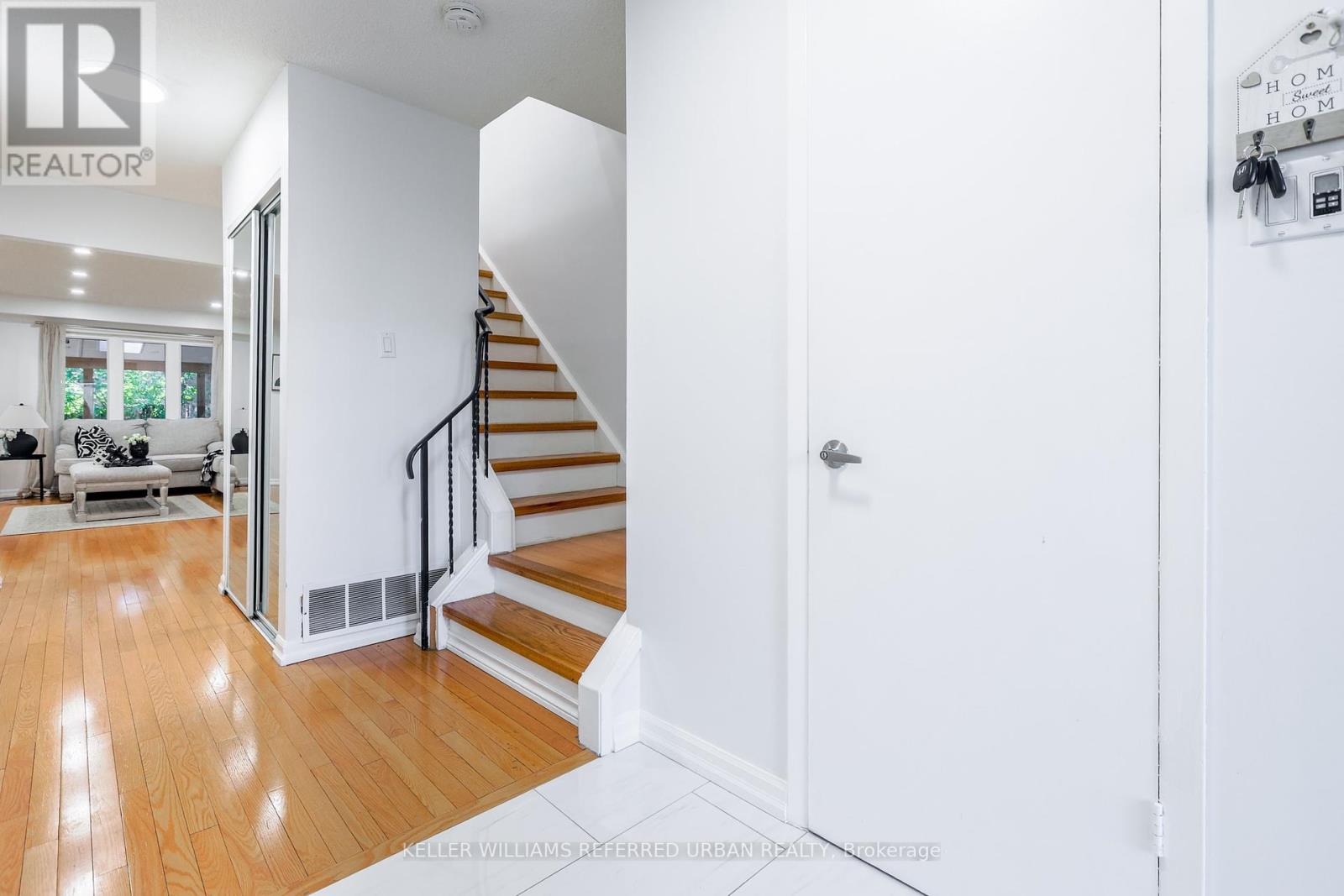 84 Lowry Square, Toronto (Malvern), Ontario  M1B 1N6 - Photo 5 - E12438025