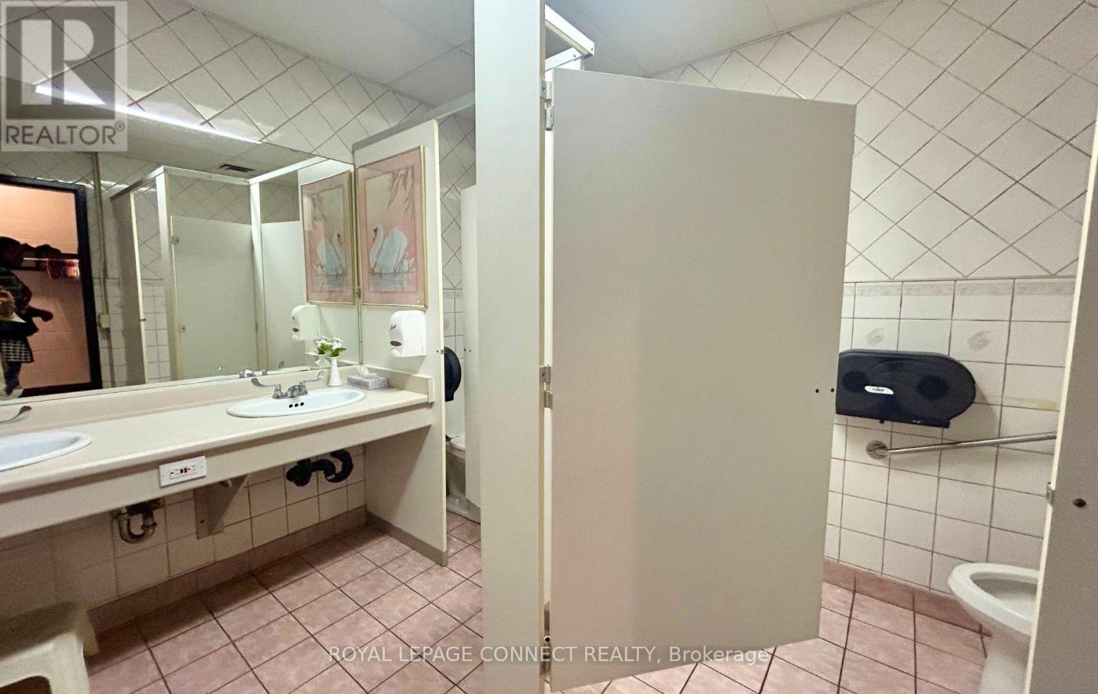 Lower, Off - 676 Simcoe Street N, Oshawa (Centennial), Ontario  L1G 4V7 - Photo 13 - E12438026