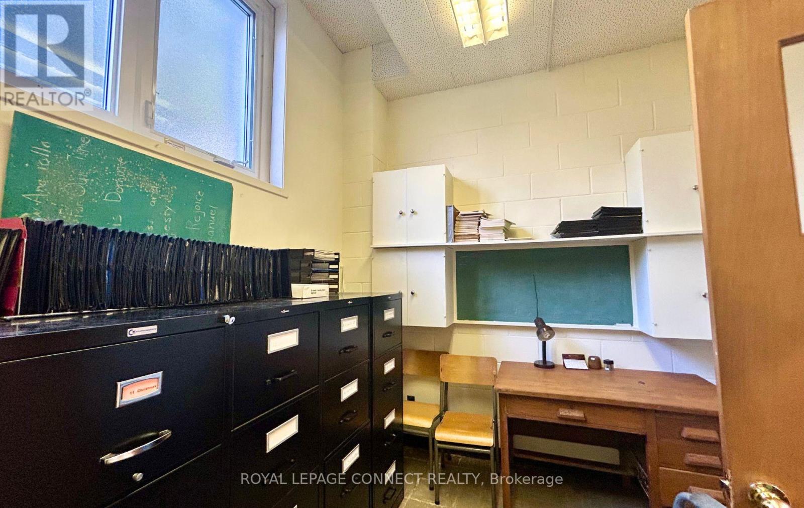 Lower, Off - 676 Simcoe Street N, Oshawa (Centennial), Ontario  L1G 4V7 - Photo 23 - E12438026