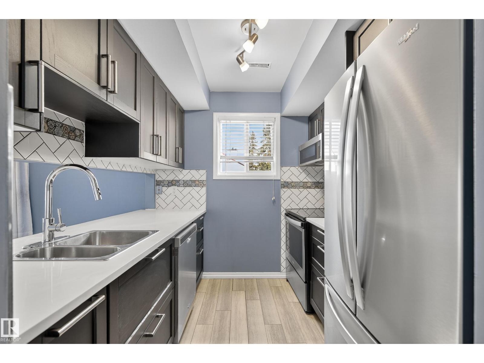 225 Lancaster Tc Nw, Edmonton, Alberta  T5X 5T4 - Photo 3 - E4457137