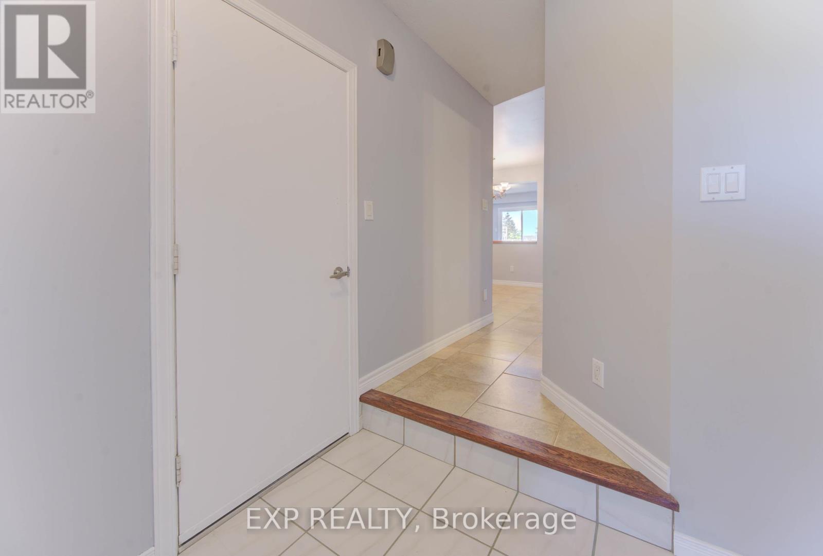 6 - 499 Oakvale Drive, Waterloo, Ontario  N2T 2G6 - Photo 9 - X12437649
