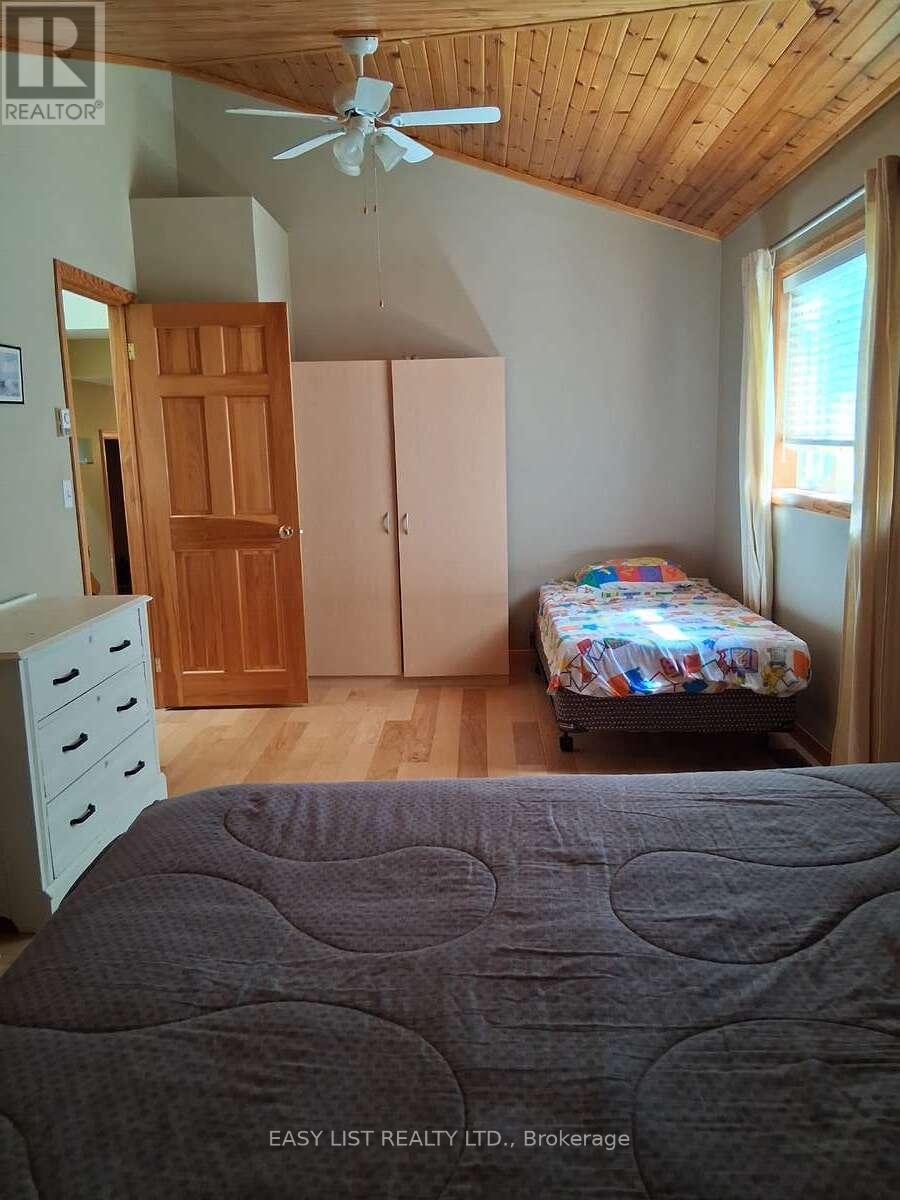 175 Old Man's Lake Lane, Magnetawan, Ontario  P0A 1P0 - Photo 17 - X12437666