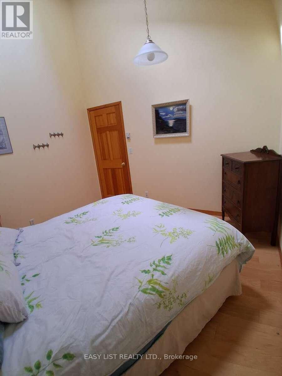 175 Old Man's Lake Lane, Magnetawan, Ontario  P0A 1P0 - Photo 18 - X12437666