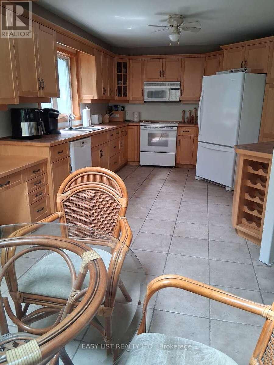 175 Old Man's Lake Lane, Magnetawan, Ontario  P0A 1P0 - Photo 8 - X12437666