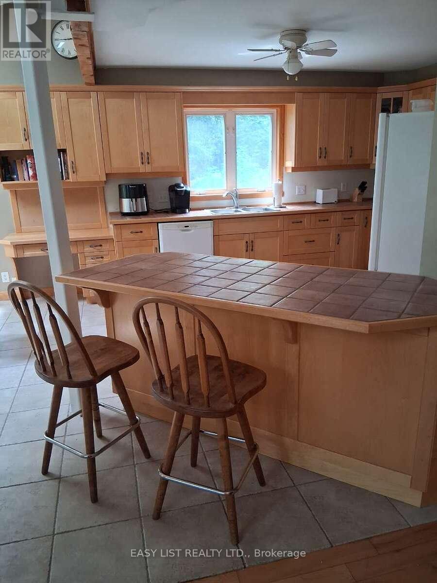 175 Old Man's Lake Lane, Magnetawan, Ontario  P0A 1P0 - Photo 9 - X12437666