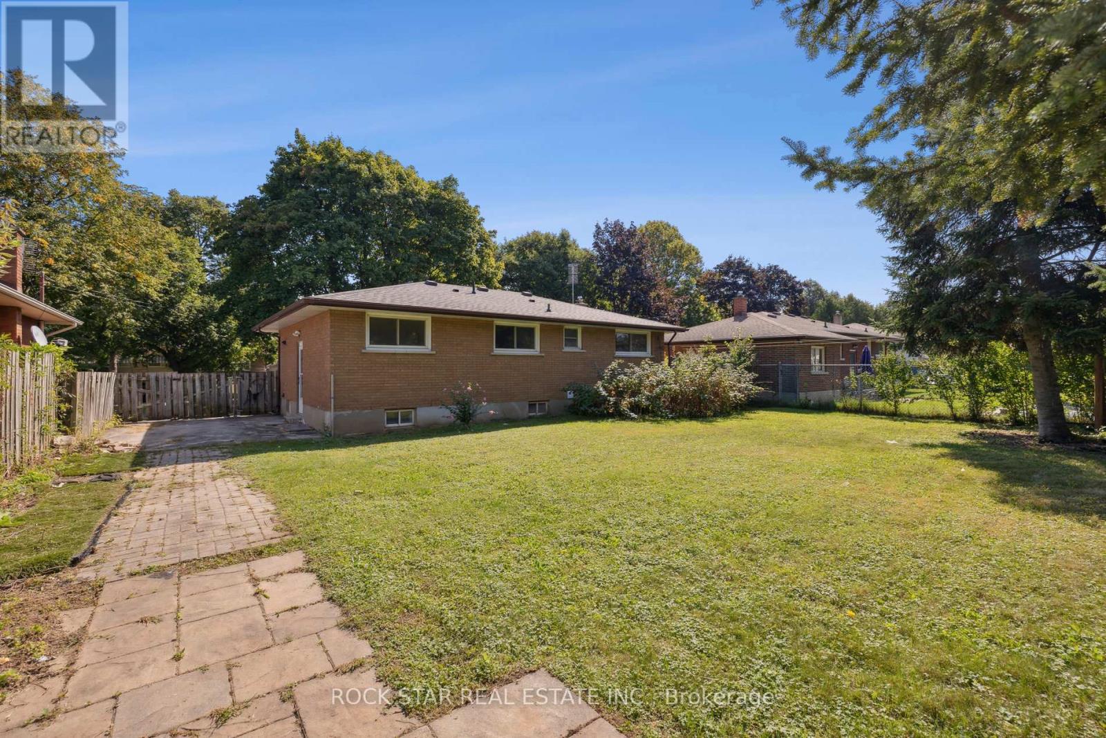 Upper - 87 Leaside Drive, St. Catharines, Ontario  L2M 4G7 - Photo 17 - X12437672