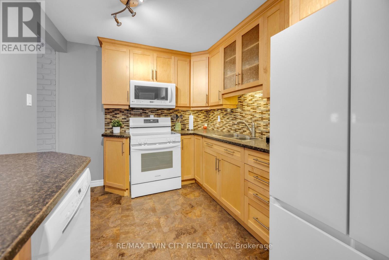 54 - 14 Williamsburg Road, Kitchener, Ontario  N2E 1W1 - Photo 10 - X12437717