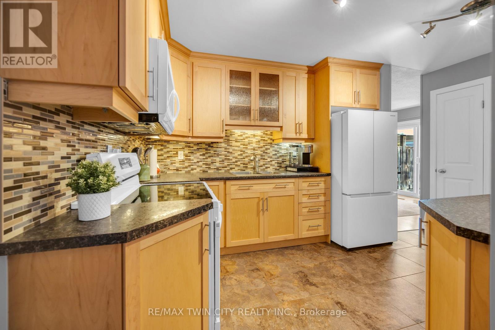 54 - 14 Williamsburg Road, Kitchener, Ontario  N2E 1W1 - Photo 11 - X12437717