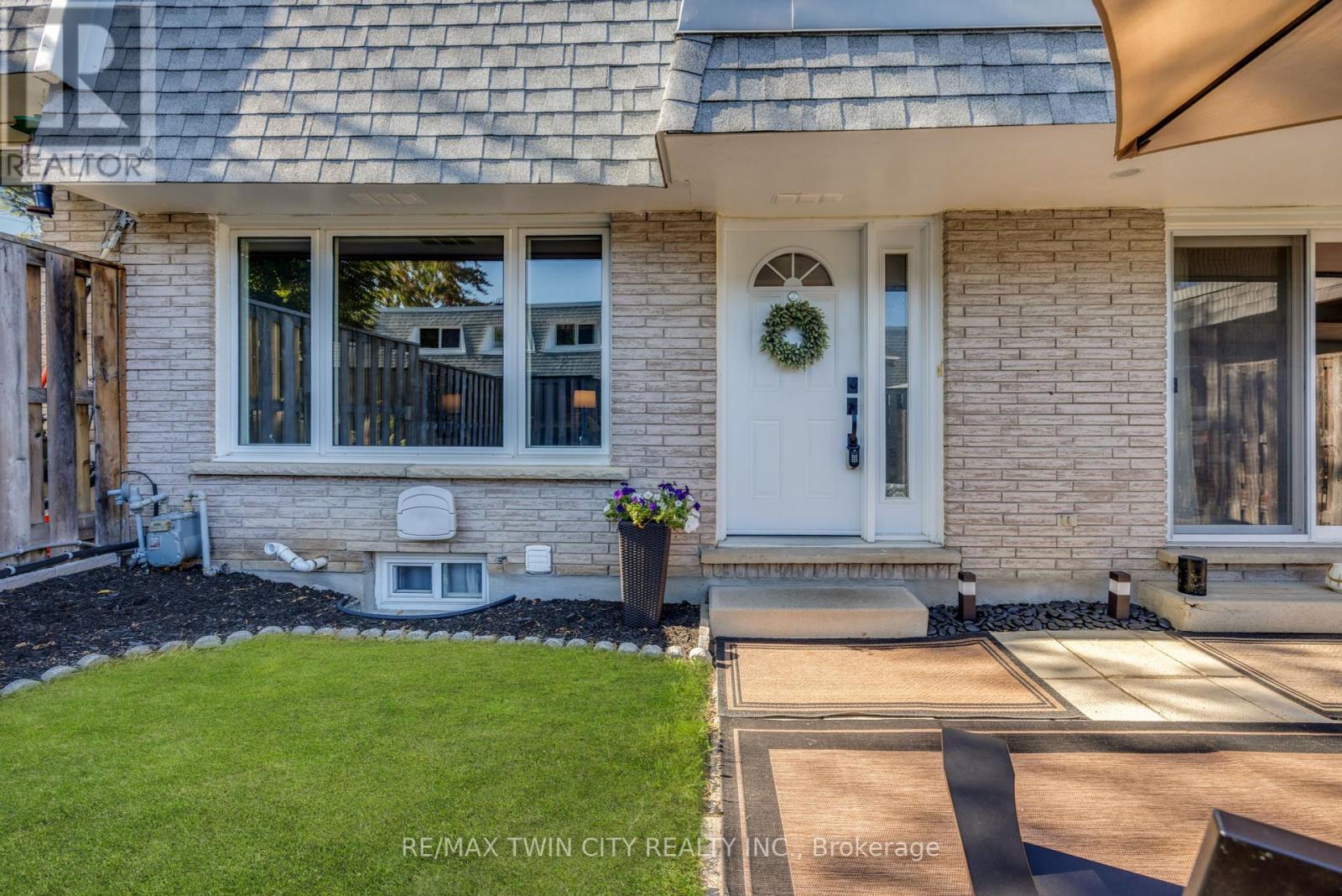 54 - 14 Williamsburg Road, Kitchener, Ontario  N2E 1W1 - Photo 2 - X12437717