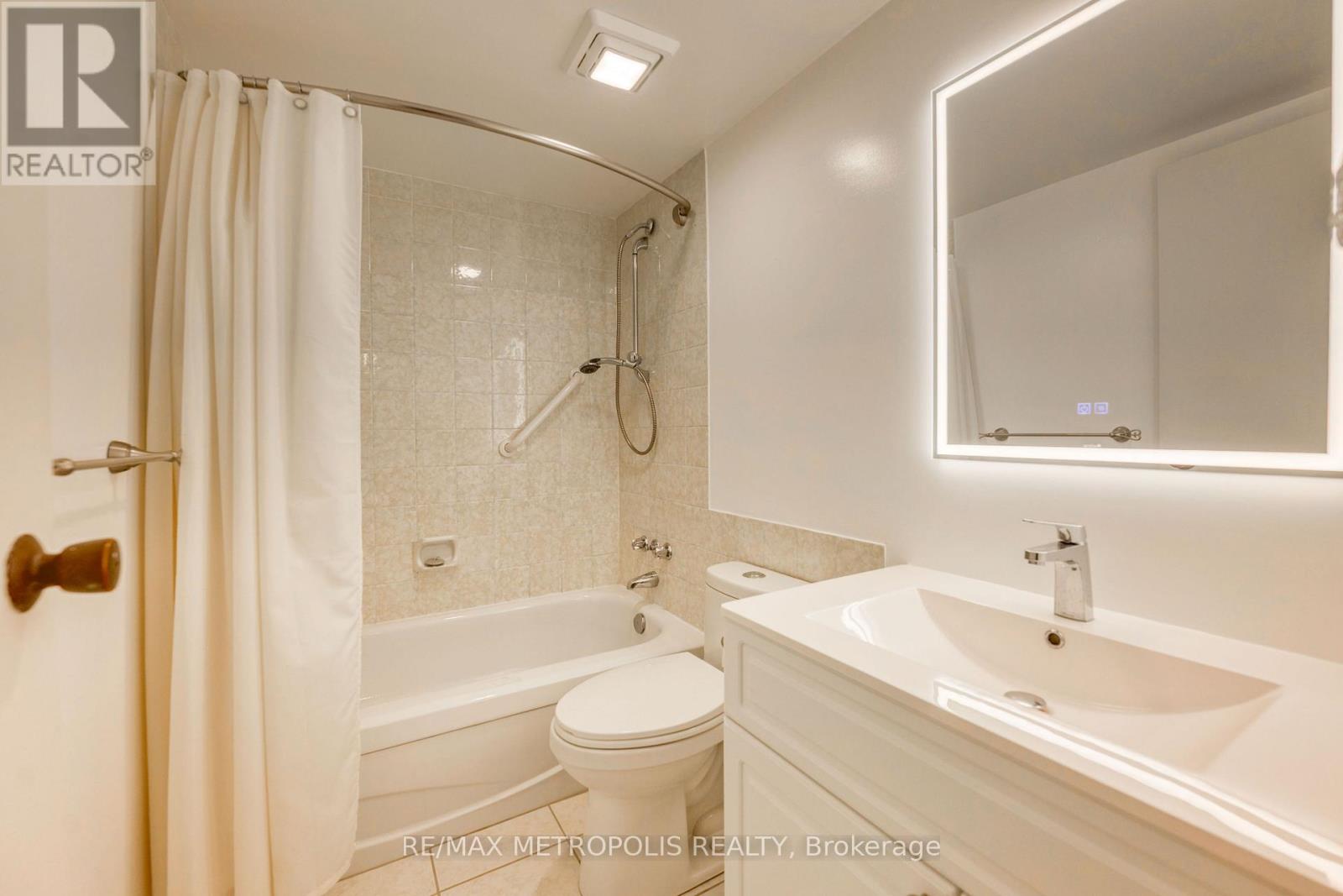 1306 - 155 Front Street N, Sarnia, Ontario  N7T 7V5 - Photo 11 - X12437767