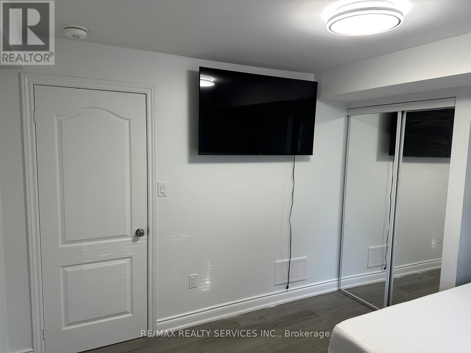 6903 Cumberland Court, Niagara Falls, Ontario  L2H 2R7 - Photo 10 - X12437779