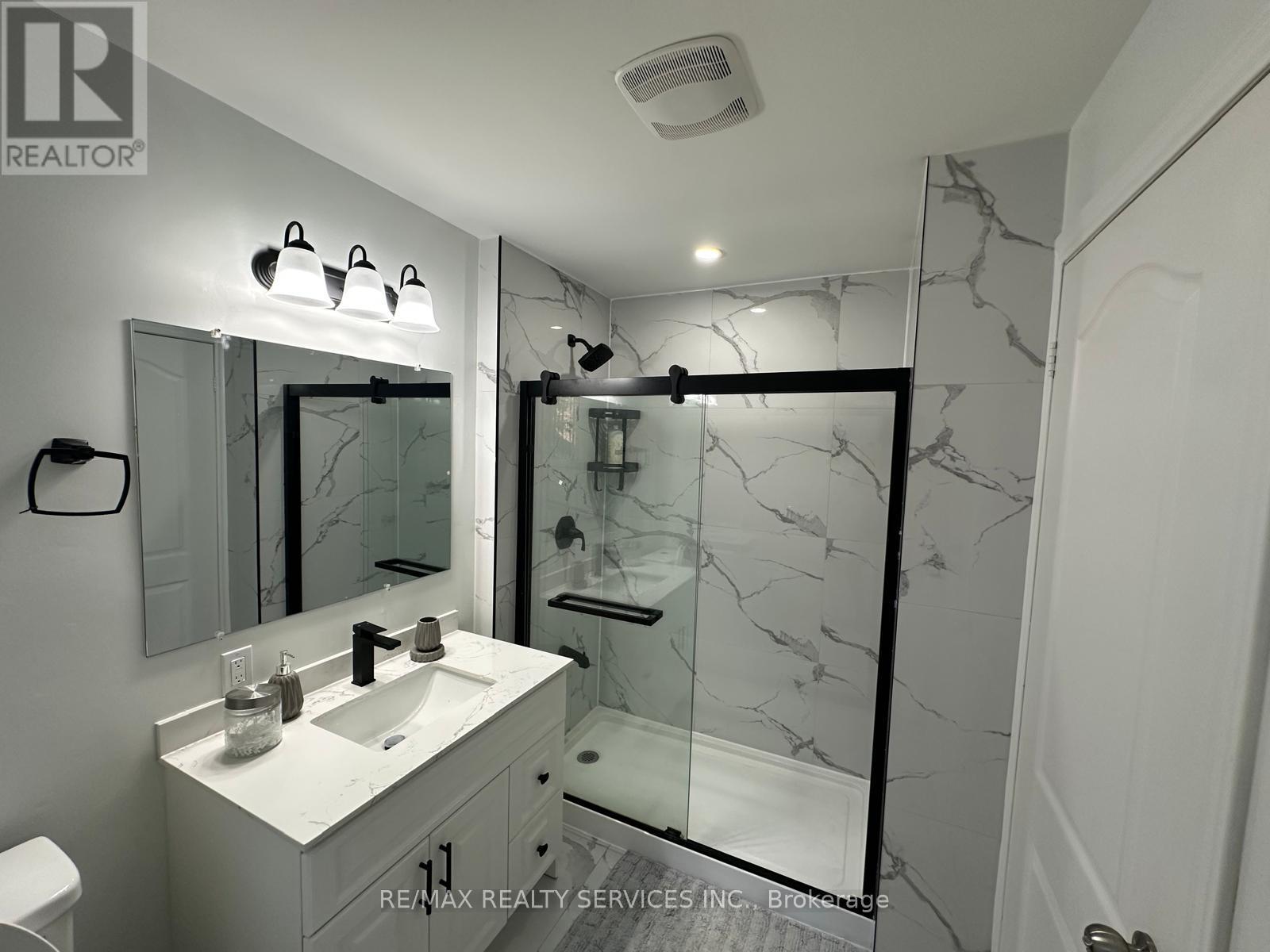 6903 Cumberland Court, Niagara Falls, Ontario  L2H 2R7 - Photo 11 - X12437779