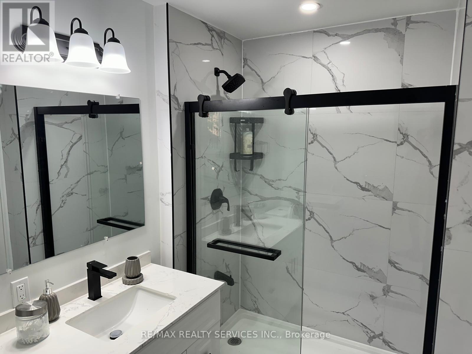6903 Cumberland Court, Niagara Falls, Ontario  L2H 2R7 - Photo 12 - X12437779