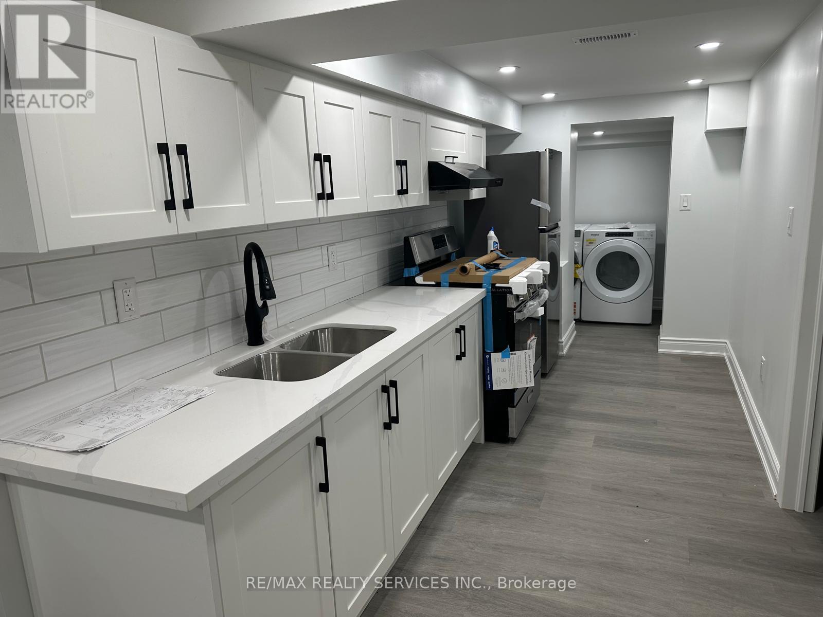 6903 Cumberland Court, Niagara Falls, Ontario  L2H 2R7 - Photo 8 - X12437779