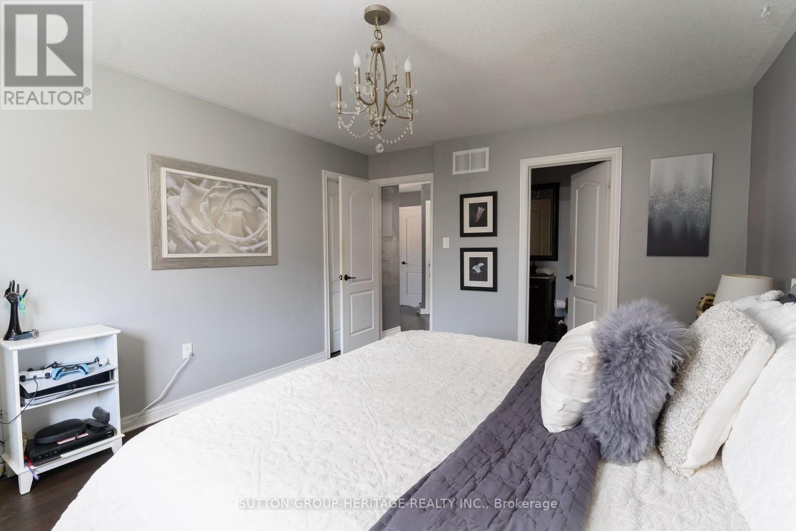 99 Sweetnam Drive, Kawartha Lakes, Ontario  K9V 0A6 - Photo 12 - X12437858