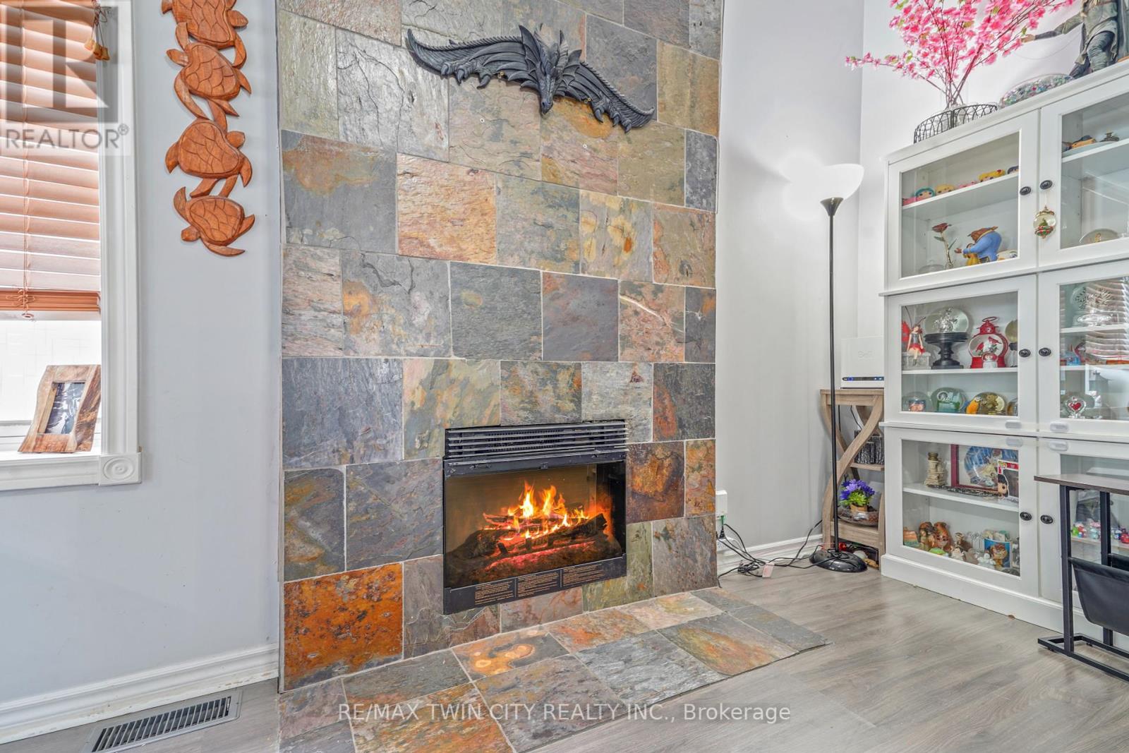 60 Terrace Hill Street, Brantford, Ontario  N3R 1G1 - Photo 12 - X12437862