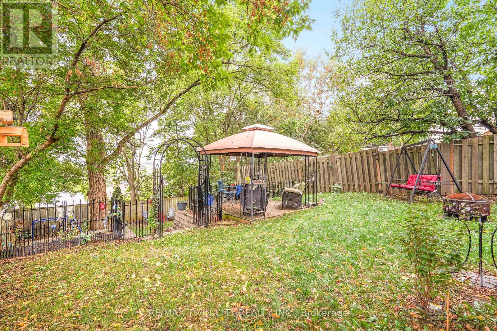 60 Terrace Hill Street, Brantford, Ontario  N3R 1G1 - Photo 37 - X12437862