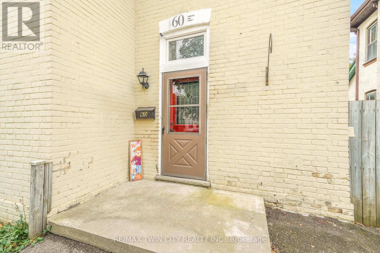 60 Terrace Hill Street, Brantford, Ontario  N3R 1G1 - Photo 4 - X12437862