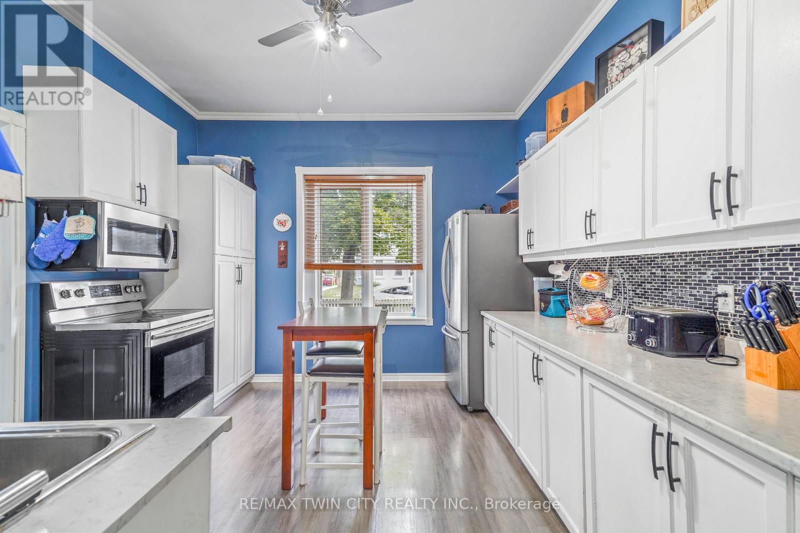 60 Terrace Hill Street, Brantford, Ontario  N3R 1G1 - Photo 8 - X12437862