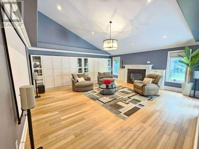 96 Irma Court, Hamilton, Ontario  L9G 1K7 - Photo 12 - X12437868