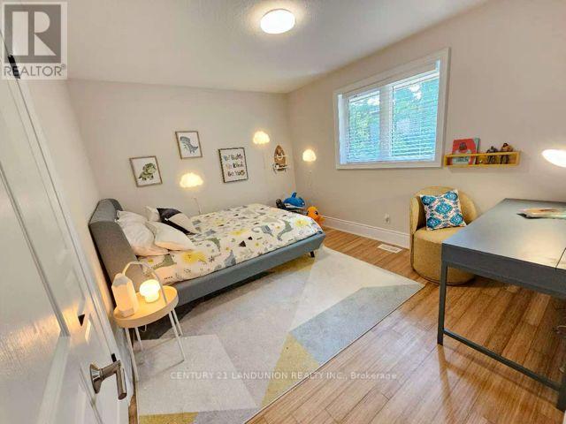 96 Irma Court, Hamilton, Ontario  L9G 1K7 - Photo 5 - X12437868