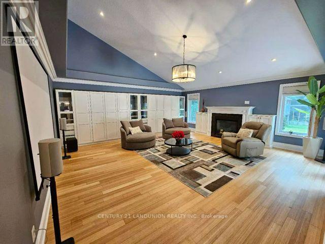 96 Irma Court, Hamilton, Ontario  L9G 1K7 - Photo 9 - X12437868