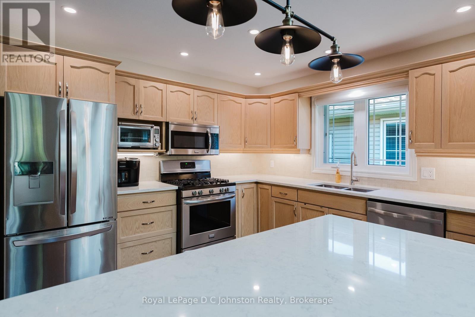 6 Eastgate Drive, Saugeen Shores, Ontario  N0H 2L0 - Photo 10 - X12438119