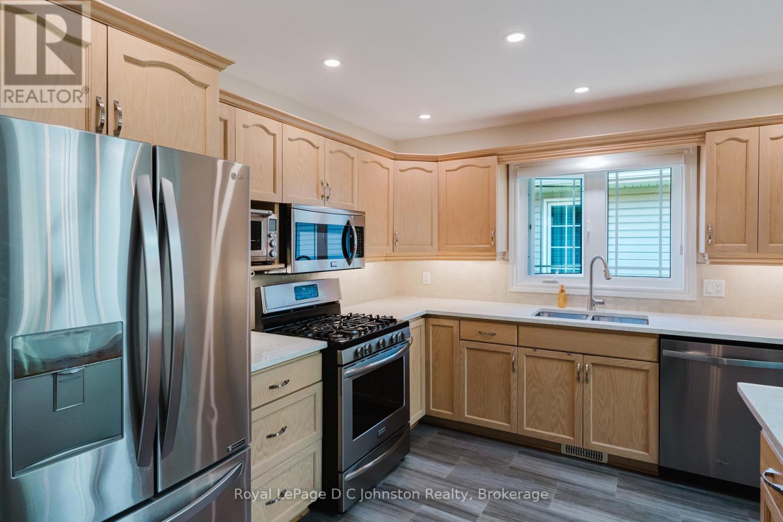 6 Eastgate Drive, Saugeen Shores, Ontario  N0H 2L0 - Photo 13 - X12438119