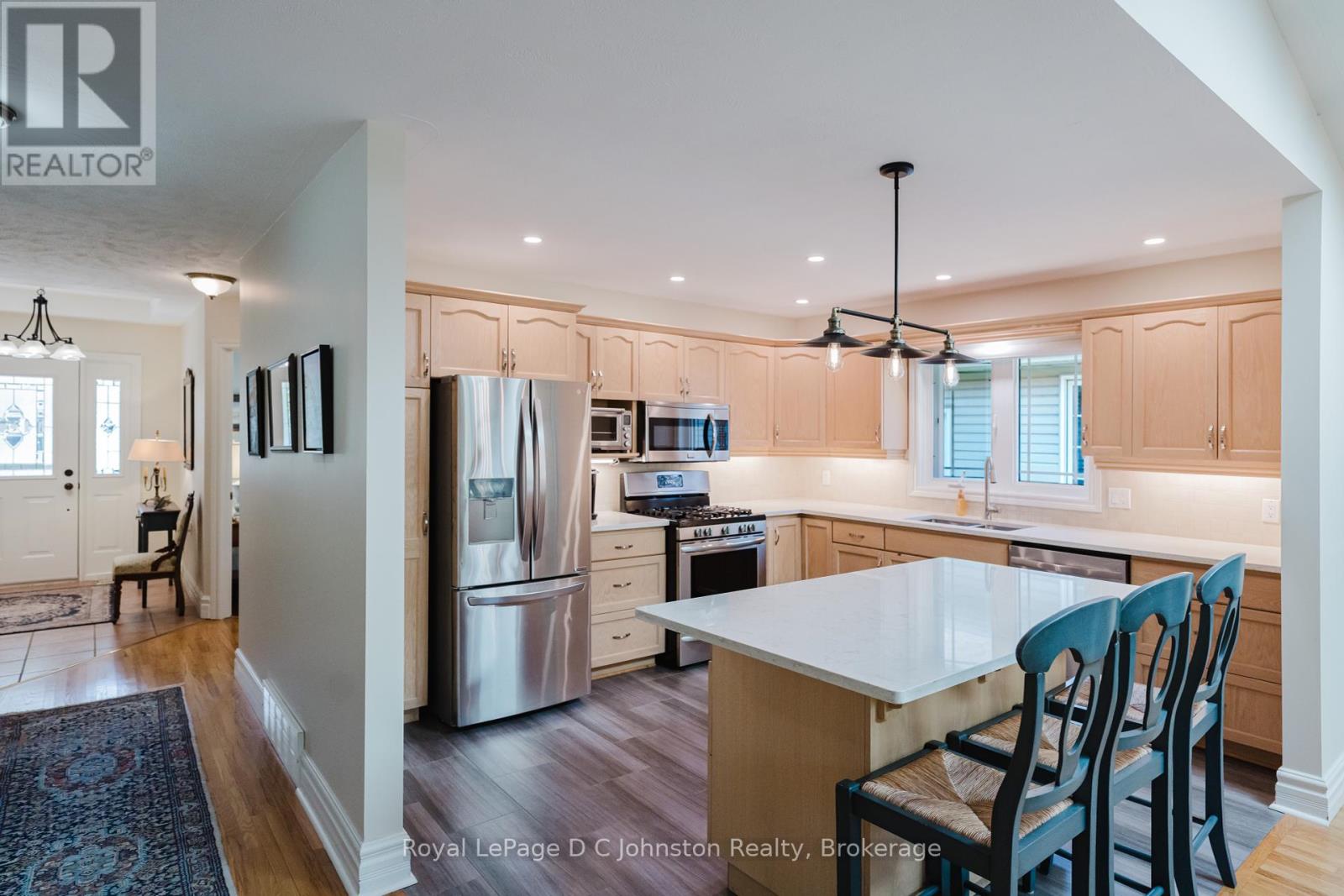 6 Eastgate Drive, Saugeen Shores, Ontario  N0H 2L0 - Photo 9 - X12438119