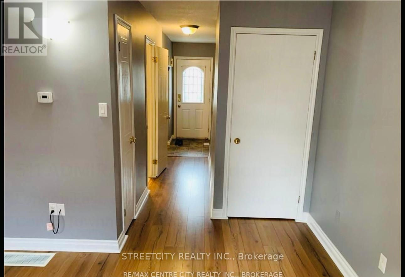 63 - 511 Admiral Drive, London East, Ontario  N5V 4R4 - Photo 2 - X12438116
