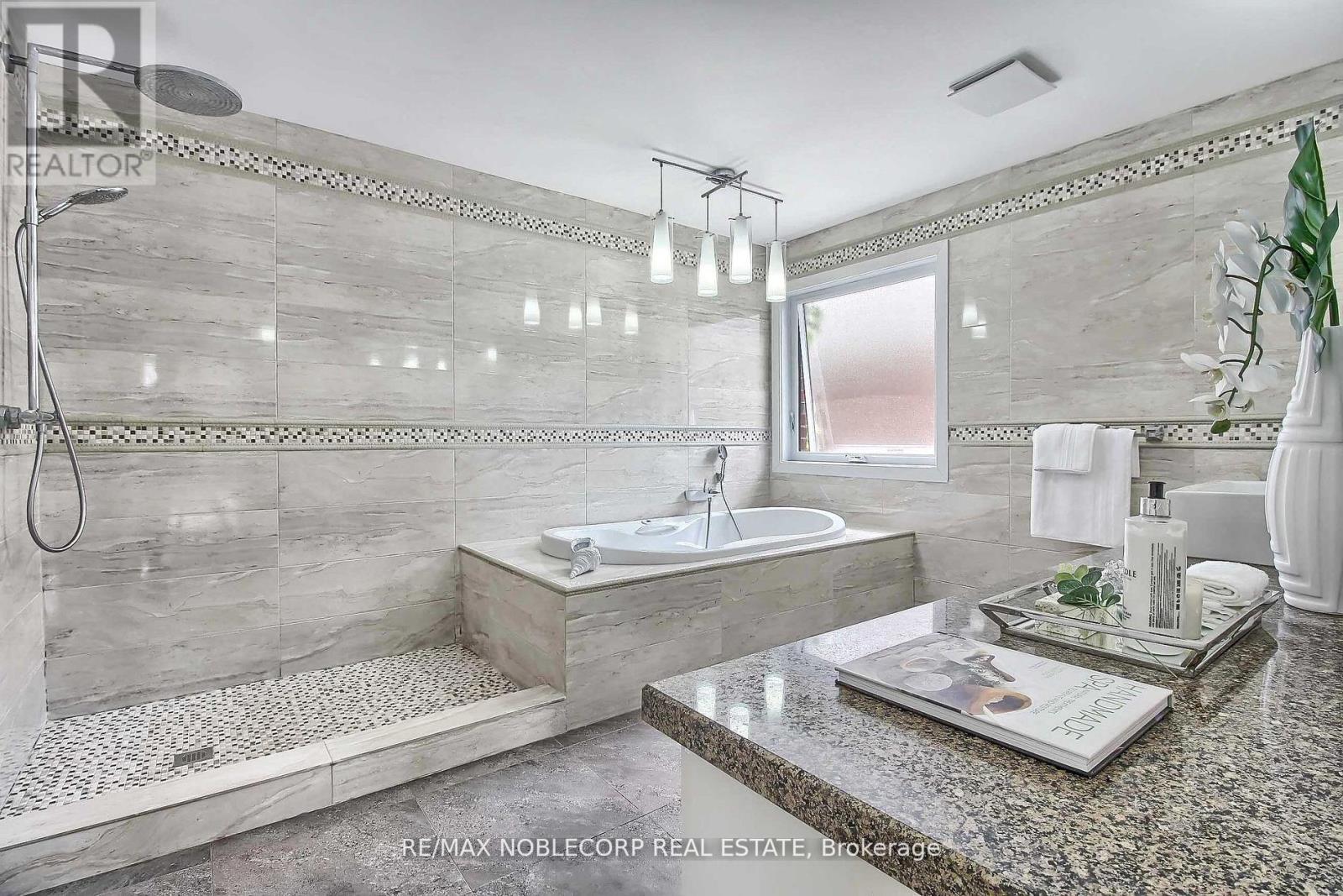22 Escapade Drive, Richmond Hill, Ontario  L4E 4X7 - Photo 15 - N12438018