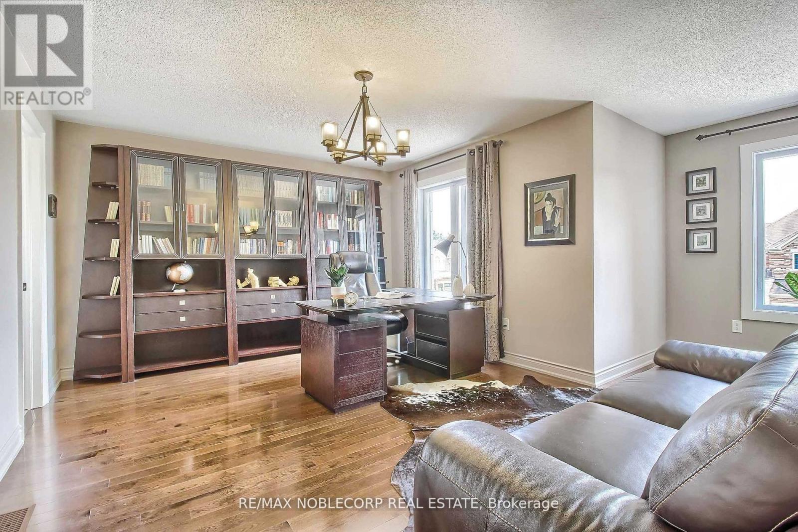 22 Escapade Drive, Richmond Hill, Ontario  L4E 4X7 - Photo 18 - N12438018