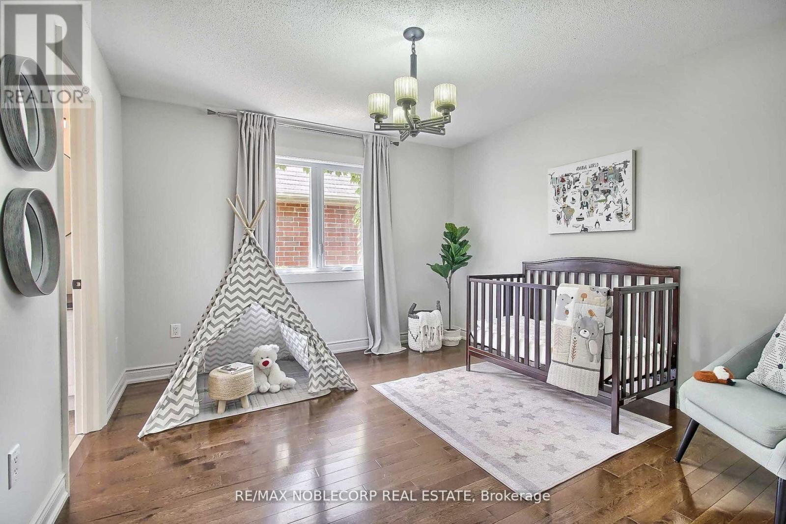 22 Escapade Drive, Richmond Hill, Ontario  L4E 4X7 - Photo 20 - N12438018