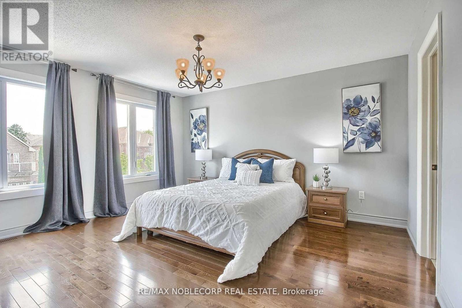 22 Escapade Drive, Richmond Hill, Ontario  L4E 4X7 - Photo 21 - N12438018