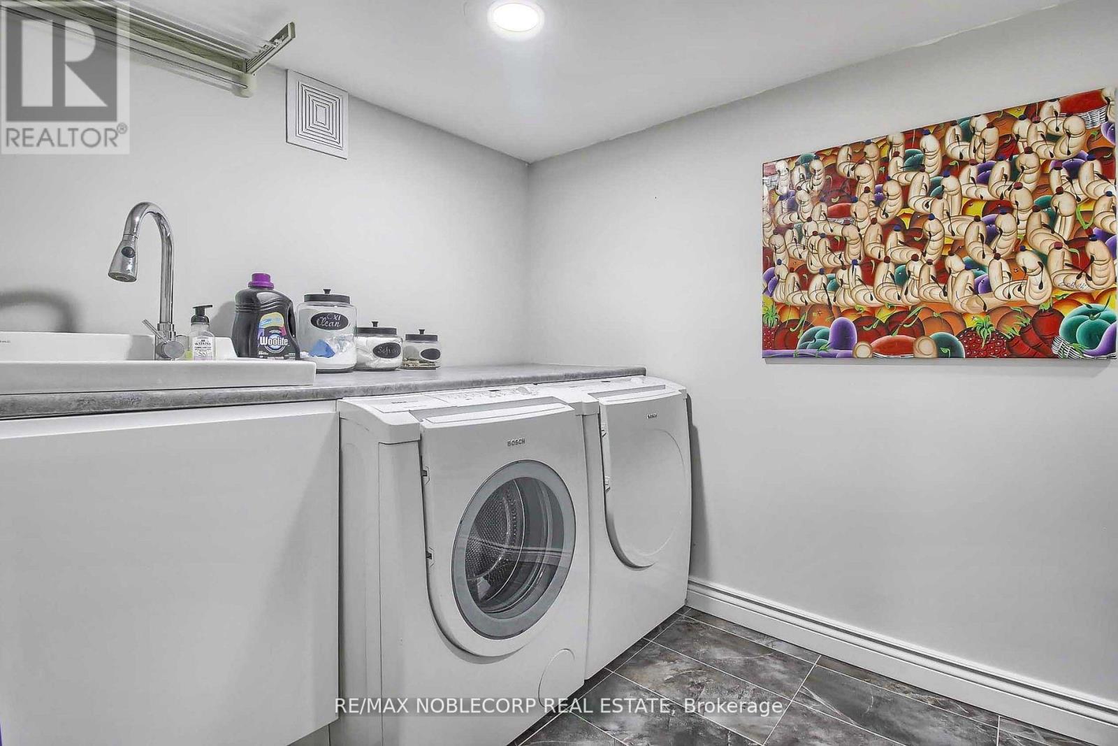 22 Escapade Drive, Richmond Hill, Ontario  L4E 4X7 - Photo 27 - N12438018