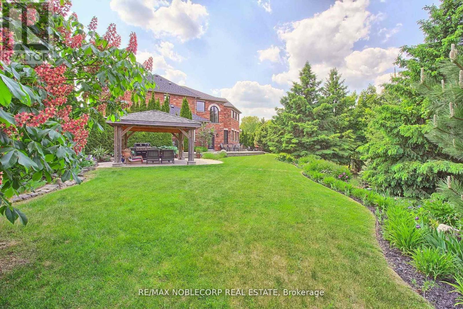 22 Escapade Drive, Richmond Hill, Ontario  L4E 4X7 - Photo 30 - N12438018