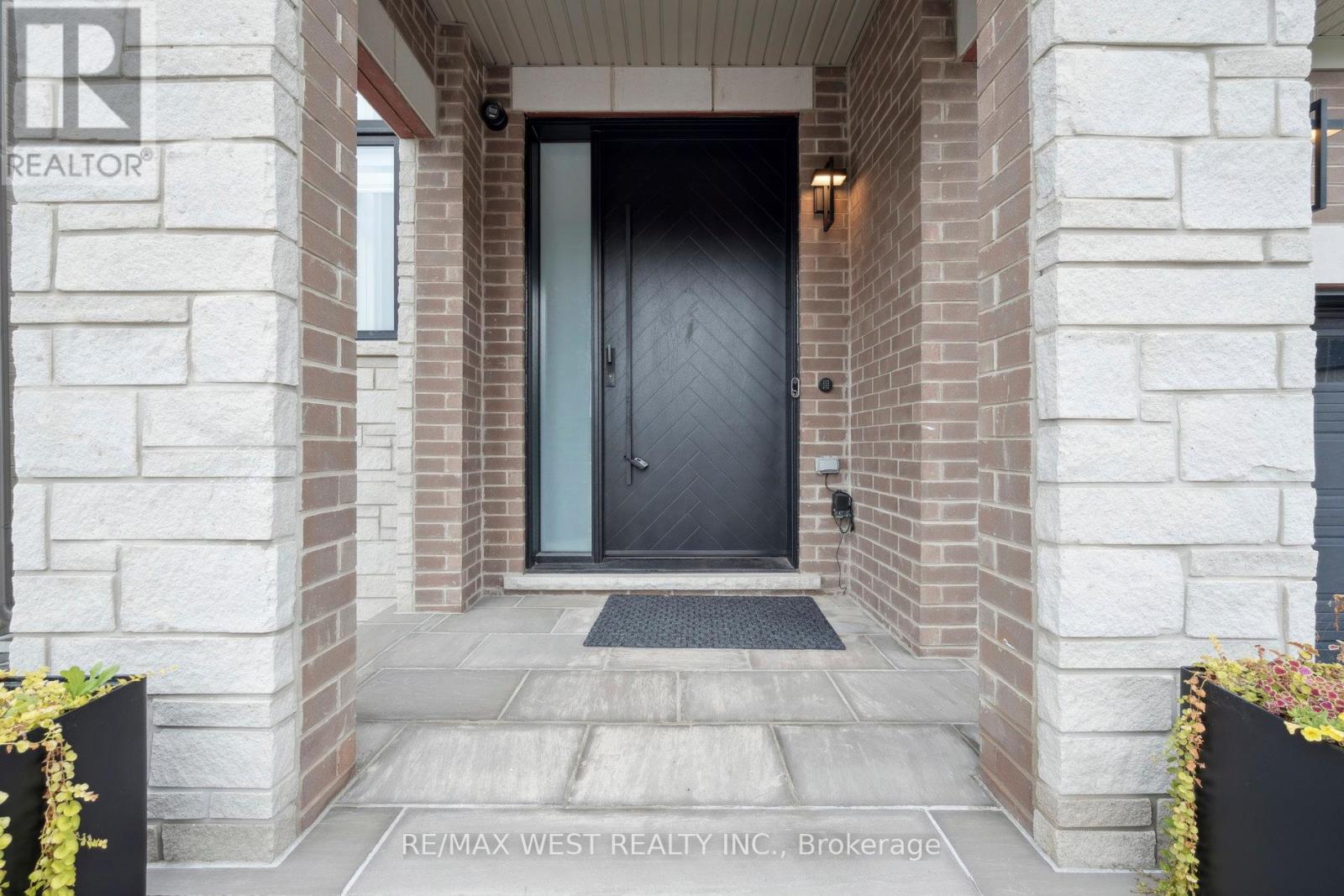 54 Stilton Avenue, Vaughan, Ontario  L4H 5B9 - Photo 4 - N12438066