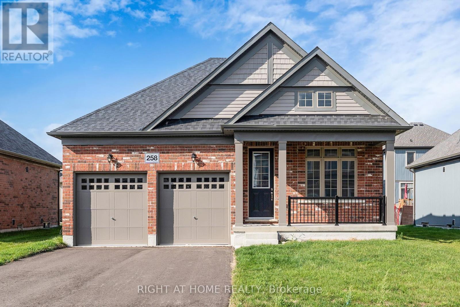 258 Duncan Street, Clearview, Ontario  L0M 1S0 - Photo 1 - S12437931