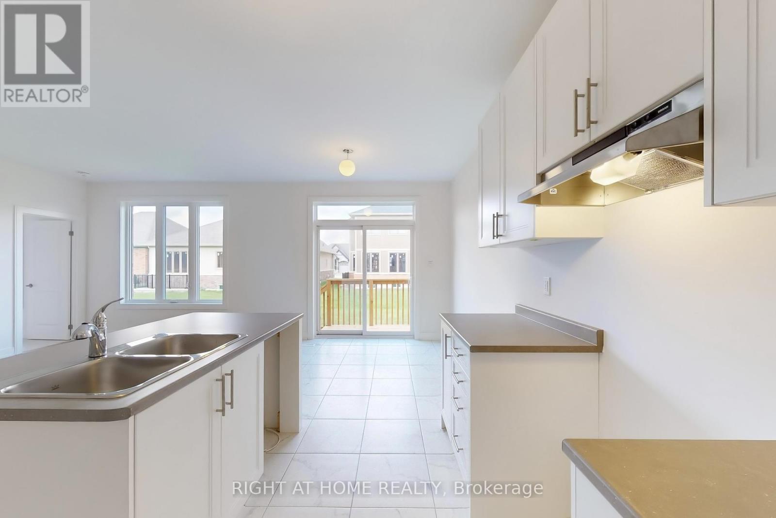 258 Duncan Street, Clearview, Ontario  L0M 1S0 - Photo 11 - S12437931