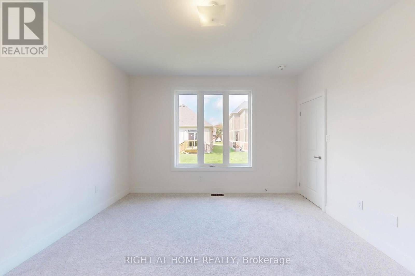258 Duncan Street, Clearview, Ontario  L0M 1S0 - Photo 13 - S12437931
