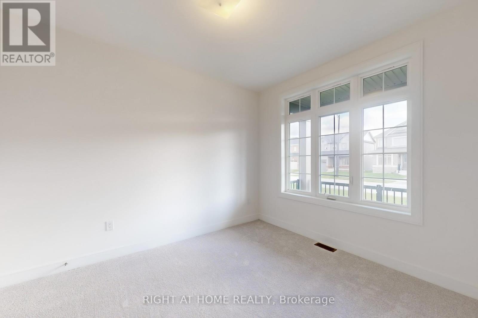258 Duncan Street, Clearview, Ontario  L0M 1S0 - Photo 18 - S12437931