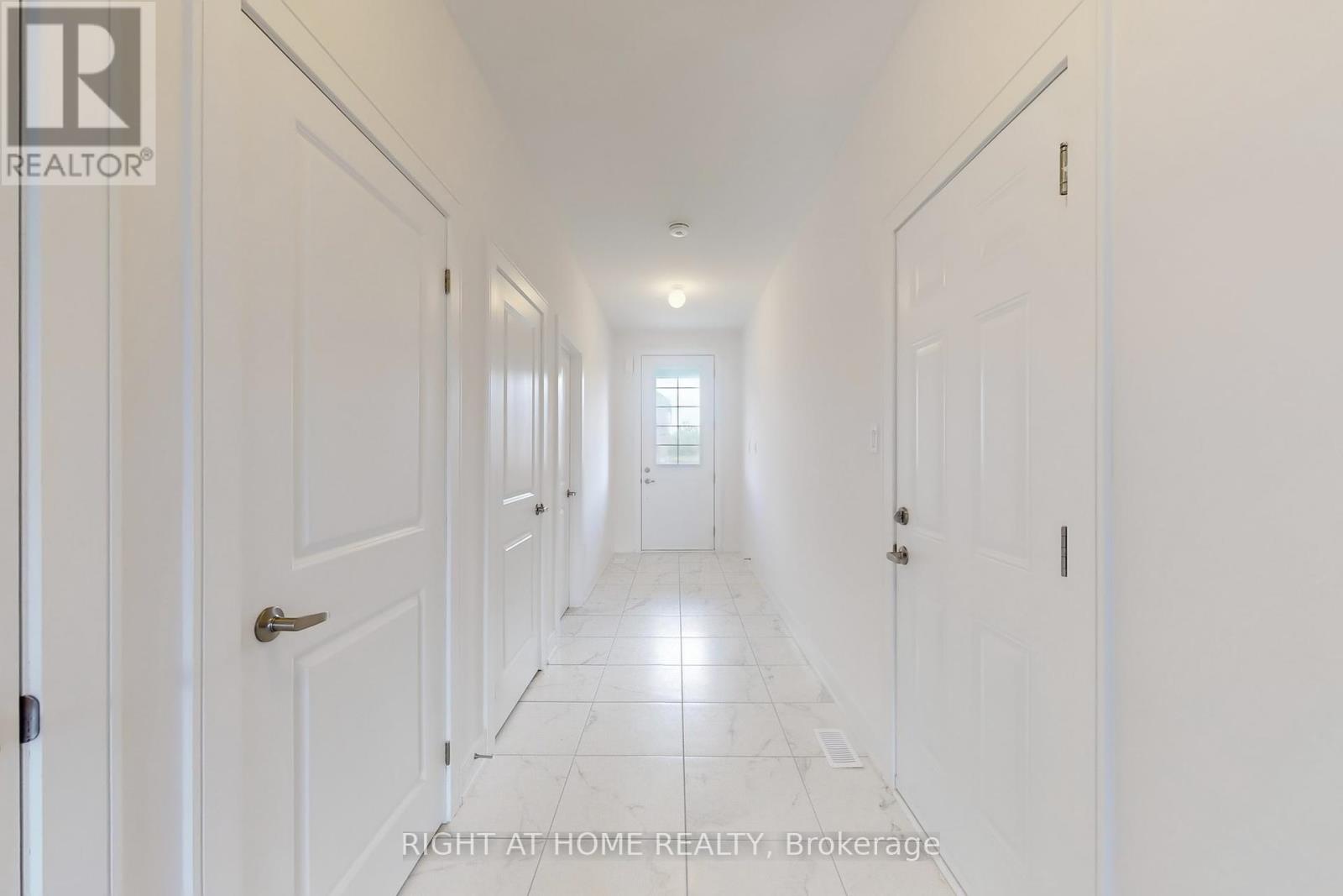 258 Duncan Street, Clearview, Ontario  L0M 1S0 - Photo 2 - S12437931