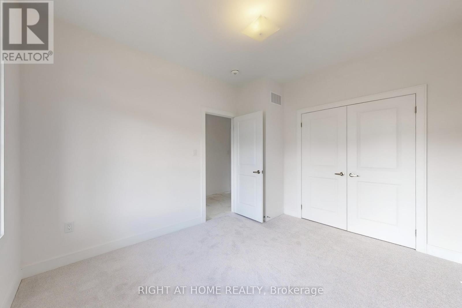 258 Duncan Street, Clearview, Ontario  L0M 1S0 - Photo 20 - S12437931