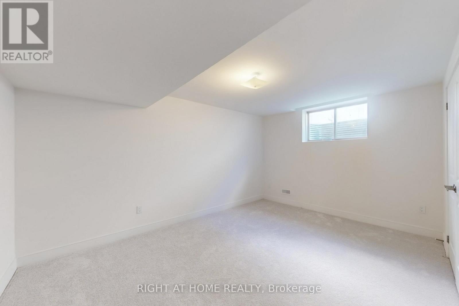 258 Duncan Street, Clearview, Ontario  L0M 1S0 - Photo 22 - S12437931