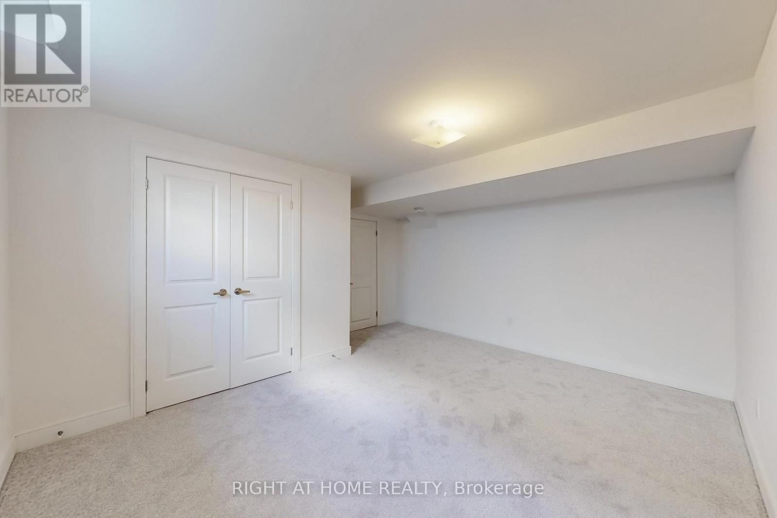 258 Duncan Street, Clearview, Ontario  L0M 1S0 - Photo 24 - S12437931