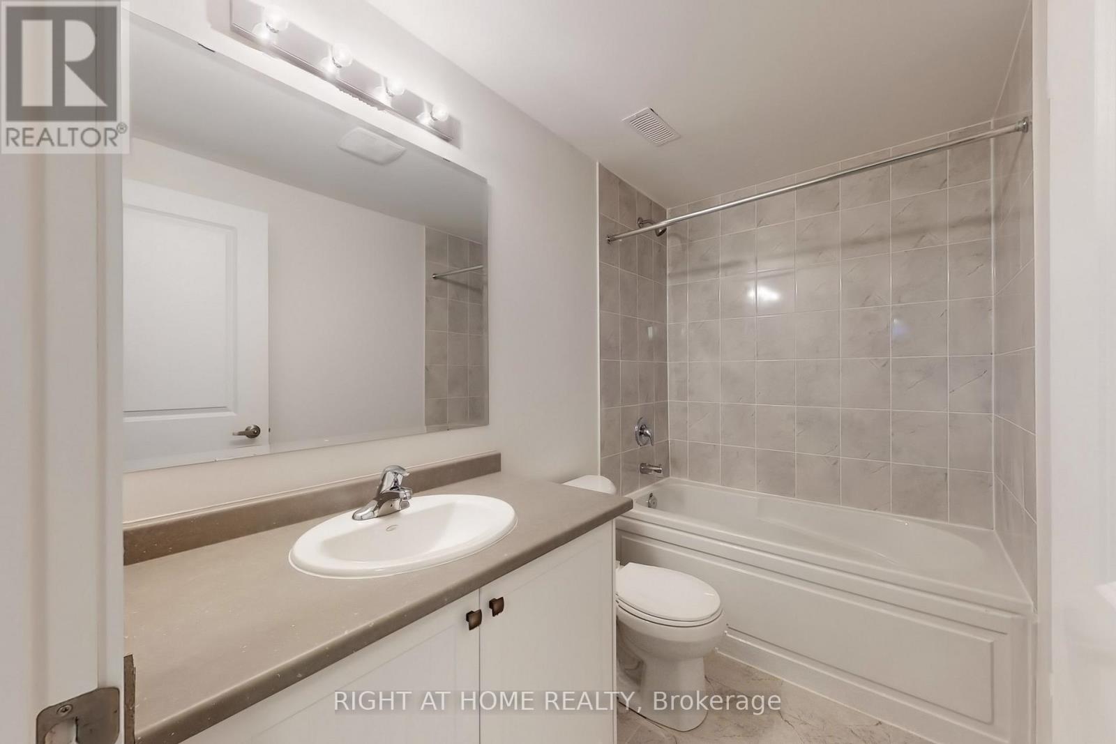 258 Duncan Street, Clearview, Ontario  L0M 1S0 - Photo 25 - S12437931