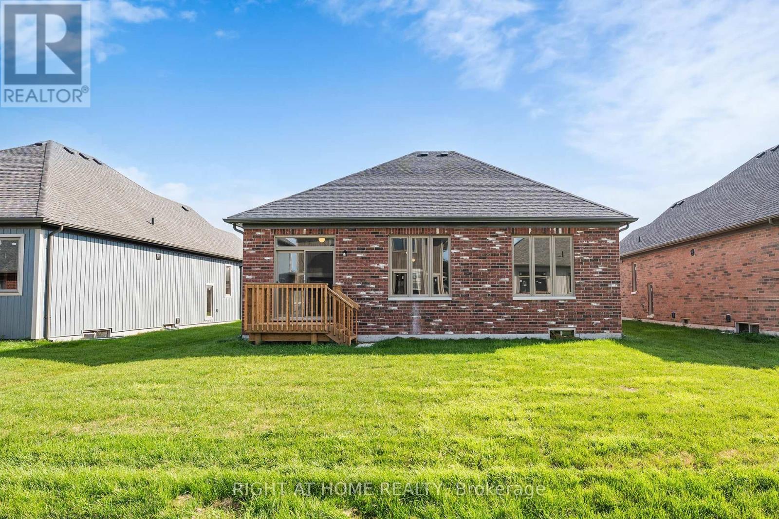 258 Duncan Street, Clearview, Ontario  L0M 1S0 - Photo 28 - S12437931