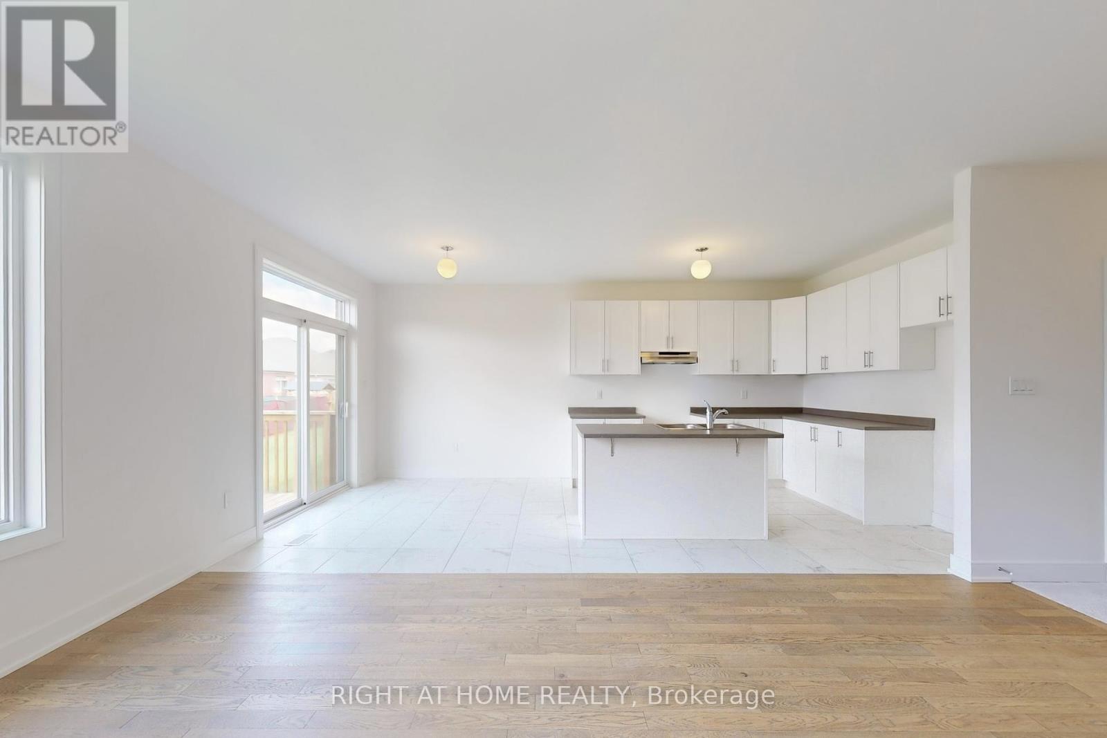 258 Duncan Street, Clearview, Ontario  L0M 1S0 - Photo 5 - S12437931