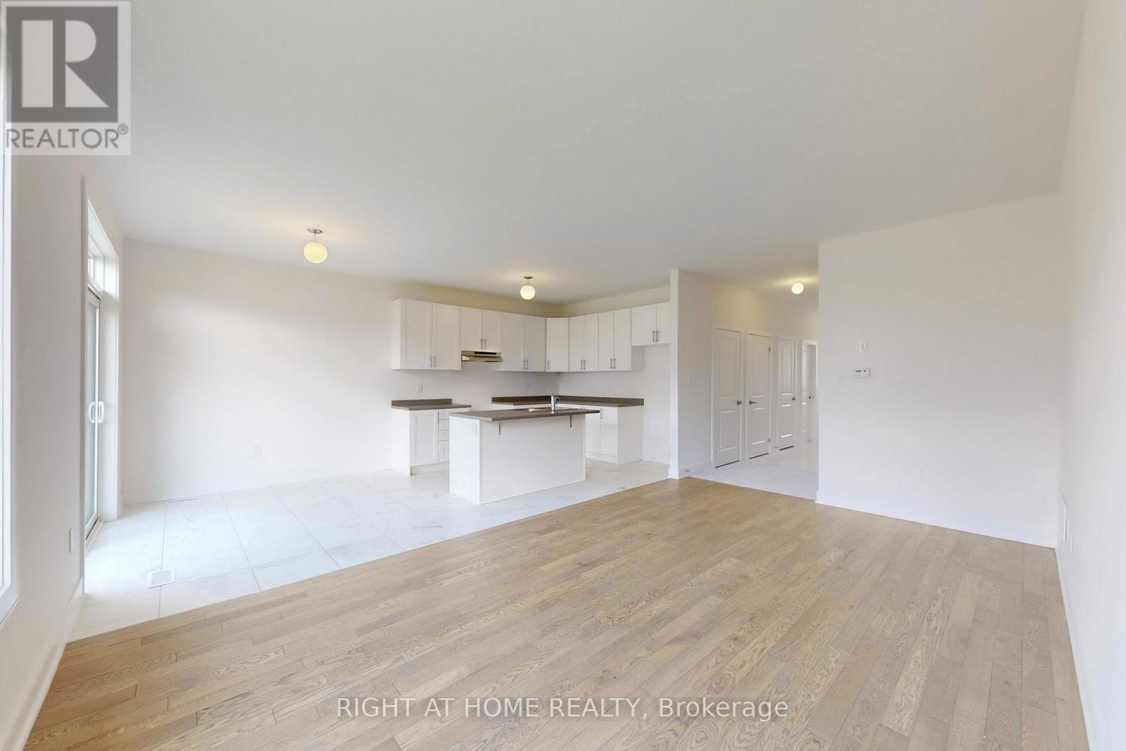 258 Duncan Street, Clearview, Ontario  L0M 1S0 - Photo 6 - S12437931